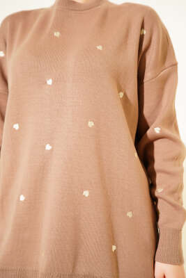 Küçük Kalp Nakışlı Triko Kazak Latte - Yılın Fırsatı