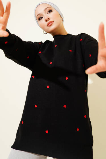 Küçük Kalp Nakışlı Triko Kazak Siyah - Triko Kazak