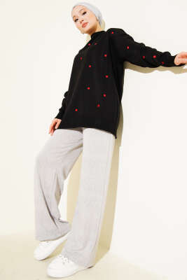 Küçük Kalp Nakışlı Triko Kazak Siyah - Yılın Fırsatı