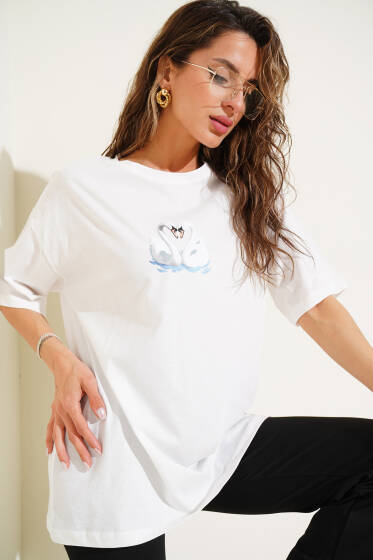 Kuğu Baskılı T-shirt Ekru - Kadın Giyim Modelleri
