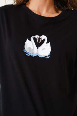 Kuğu Baskılı T-shirt Siyah - Kadın Giyim Modelleri