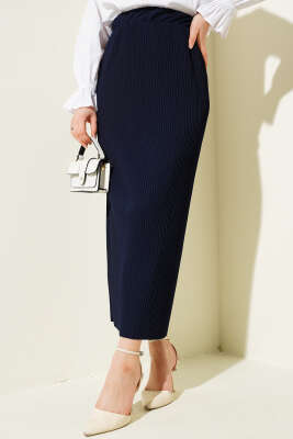 Kumaşı Piliseli Kalem Etek Lacivert 