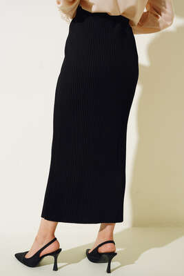 Kumaşı Piliseli Kalem Etek Siyah - Yılın Fırsatı