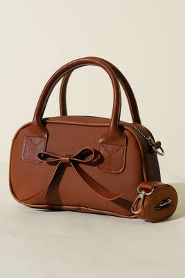 Kurdele Detaylı Kol Çantası Taba 