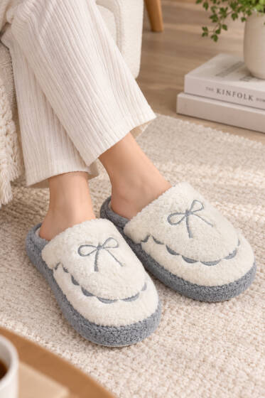 Kurdele Nakışlı Peluş Ev Terliği Gri - Ev Terliği