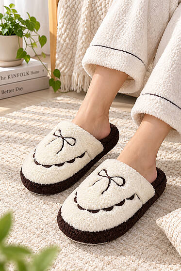 Kurdele Nakışlı Peluş Ev Terliği Kahve - Ev Terliği