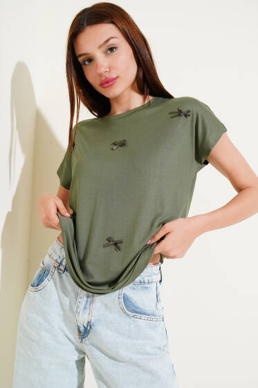 Kurdele Süslemeli T-shirt Haki - Kadın Giyim Modelleri