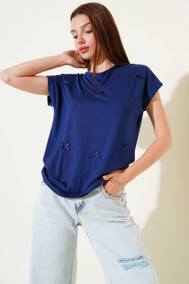 Kurdele Süslemeli T-shirt Lacivert - Kadın Giyim Modelleri