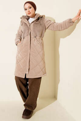 Kürk Detaylı Kapüşonlu Kapitone Mont Bej - Mont