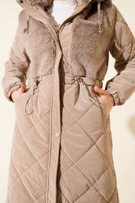 Kürk Detaylı Kapüşonlu Kapitone Mont Bej - Mont