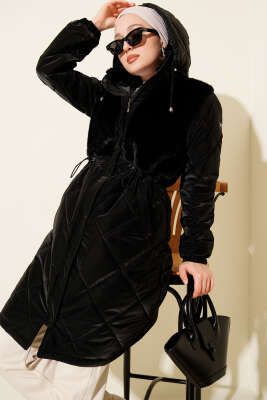 Kürk Detaylı Kapüşonlu Kapitone Mont Siyah - AYSEMA