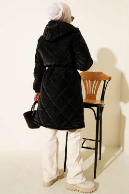 Kürk Detaylı Kapüşonlu Kapitone Mont Siyah - Mont