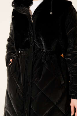 Kürk Detaylı Kapüşonlu Kapitone Mont Siyah - Mont