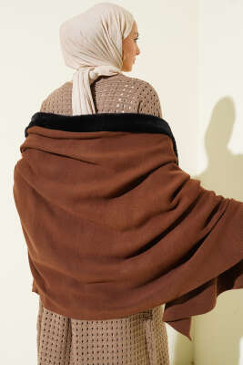 Kürk Detaylı Omuz Şalı Kahve - Omuz Şalı