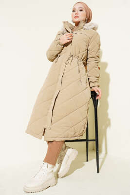Kürk Kapüşonlu Kapitone Uzun Mont Camel - Mont