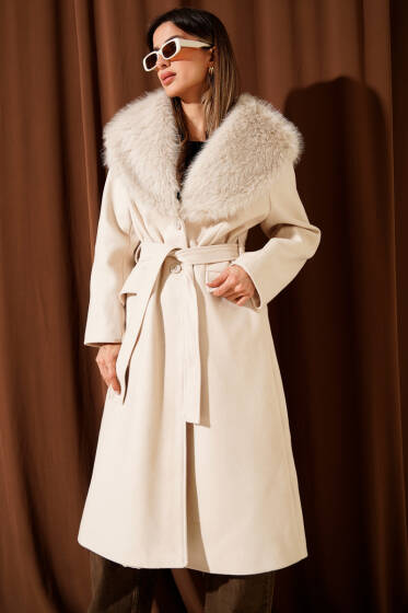 Kürk Yaka Kuşaklı Kaşe Kaban Bej - Kadın Giyim Modelleri