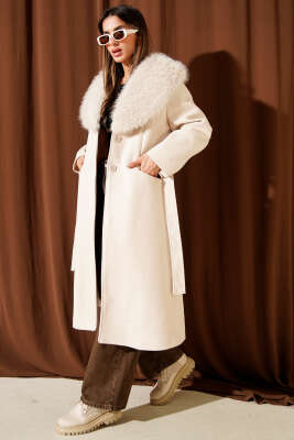 Kürk Yaka Kuşaklı Kaşe Kaban Bej - Kadın Giyim Modelleri