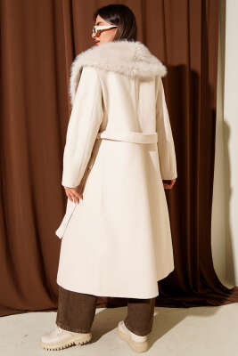 Kürk Yaka Kuşaklı Kaşe Kaban Bej - Kadın Giyim Modelleri