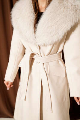 Kürk Yaka Kuşaklı Kaşe Kaban Bej - Kadın Giyim Modelleri