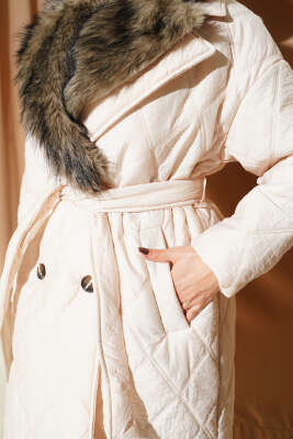 Kürk Yakalı Düğmeli Kapitone Mont Taş - Mont