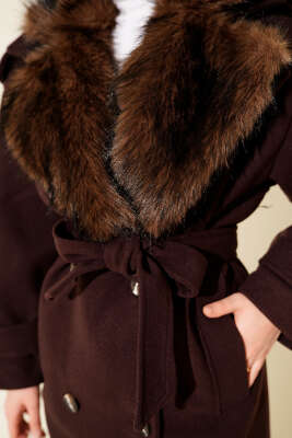 Kürk Yakalı Düğmeli Kaşe Kaban Kahve - Kaban