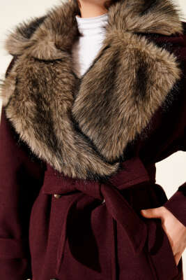 Kürk Yakalı Düğmeli Kaşe Kaban Mürdüm - Kaban