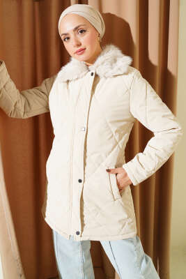 Kürk Yakalı Fermuarlı Kapitone Mont Bej - MUSTİ