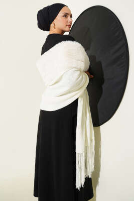 Kürklü Omuz Şalı Ekru - Omuz Şalı