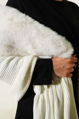 Kürklü Omuz Şalı Ekru - Omuz Şalı