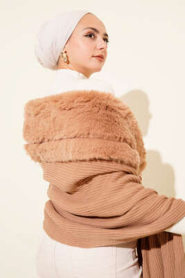 Kürklü Omuz Şalı Latte - Omuz Şalı