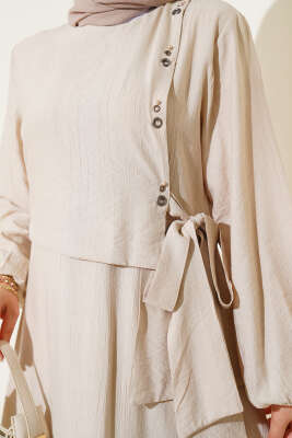 Kuş Gözü Detaylı Bağlamalı Elbise Bej - Tesettür Elbise