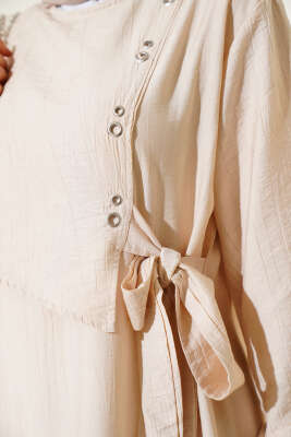 Kuş Gözü Detaylı Yandan Bağlamalı Elbise Bej - Tesettür Elbise