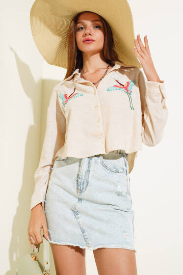 Kuş Nakışlı Crop Gömlek Bisküvi - Yeni Giyim
