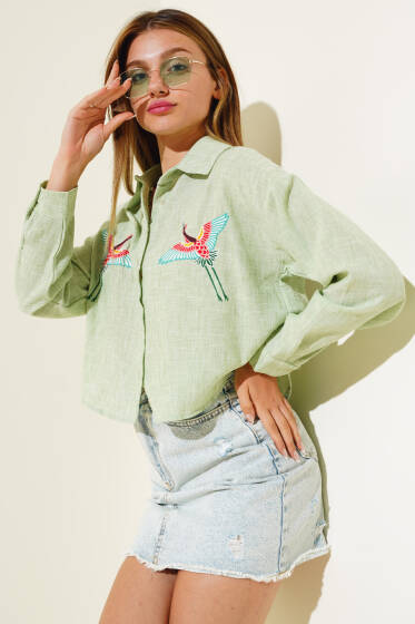 Kuş Nakışlı Crop Gömlek Çağla Yeşili - Yeni Giyim