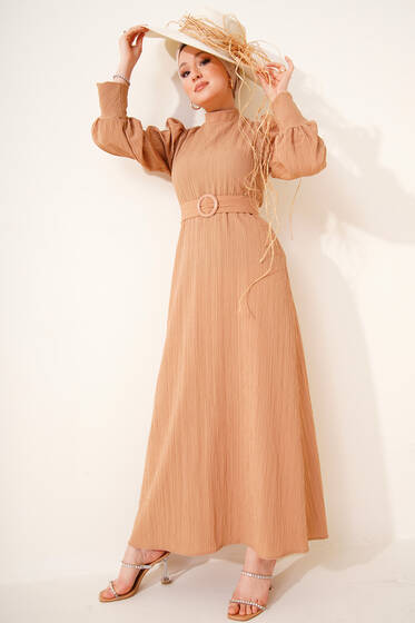 Kuşağı Tokalı Elbise Latte - Tesettür Elbise