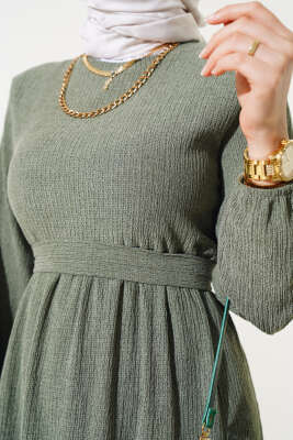 Kuşaklı Ağaç Kabuğu Elbise Çağla Yeşili - Tesettür Elbise