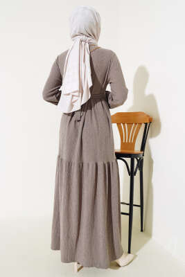 Kuşaklı Ağaç Kabuğu Elbise Sütlü Kahve - Tesettür Elbise