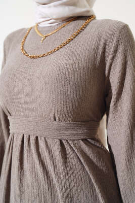 Kuşaklı Ağaç Kabuğu Elbise Sütlü Kahve - Tesettür Elbise