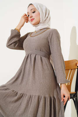 Kuşaklı Ağaç Kabuğu Elbise Sütlü Kahve - Tesettür Elbise