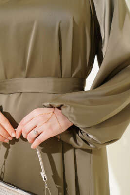 Kuşaklı Balon Kol Saten Abiye Elbise Haki - Tesettür Elbise