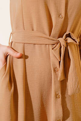 Kuşaklı Boydan Düğmeli Elbise Latte - Thumbnail
