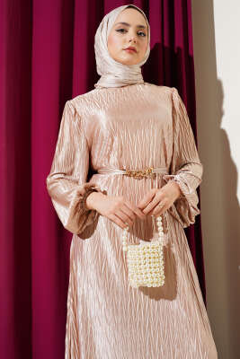 Kuşaklı Büzgü Piliseli Elbise Bej - Tesettür Elbise