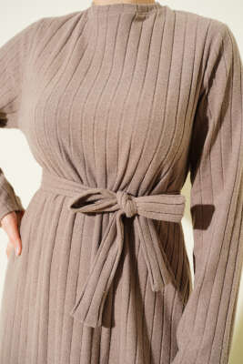 Kuşaklı Dik Fitilli Kaşe Elbise Latte - Elbise