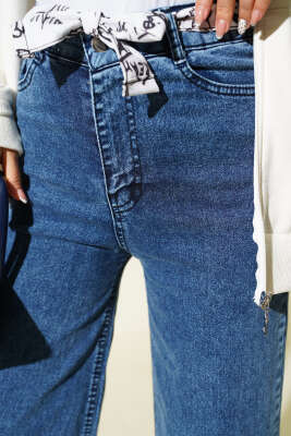 Kuşaklı Geniş Paça Kot Pantolon Orta Mavi - Pantolon