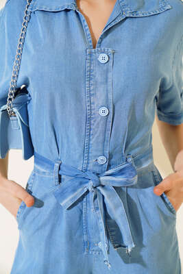 Kuşaklı Gömlek Yaka Kot Tulum Açık Mavi - Kadın Giyim Modelleri