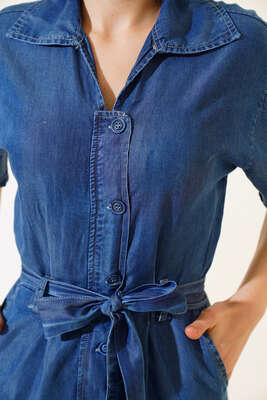 Kuşaklı Gömlek Yaka Kot Tulum Orta Mavi - Kadın Giyim Modelleri