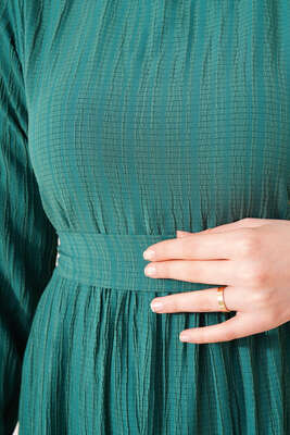 Kuşaklı Kat Kat Elbise Zümrüt - Tesettür Elbise