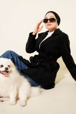 Kuşaklı Kruvaze Yaka Kısa Kaşe Kaban Siyah - MUSTİ