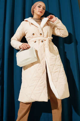Kuşaklı Peluş Detaylı Kapitone Mont Bej - Mont