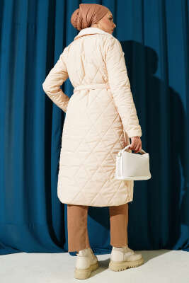 Kuşaklı Peluş Detaylı Kapitone Mont Bej - Mont